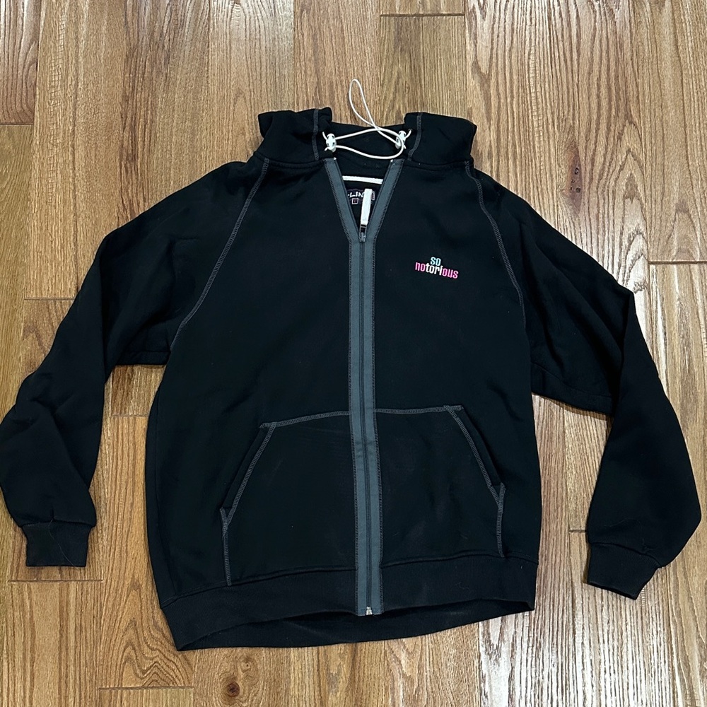 Men’s Tori Spelling ‘So Notorious’ Cast and Crew Black Hoodie Jacket L